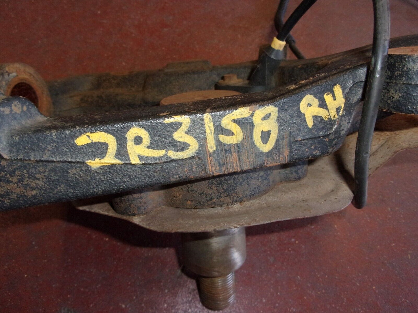 Used RH Spindle 2000-02 Dodge 2500 3500 4X2. P/N 52106220AB. Hollander 515-1255.