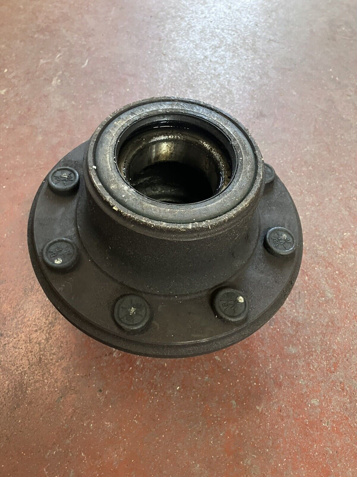 Used 1994-1999 Dodge 2500 Rear Hub P/N 52007911