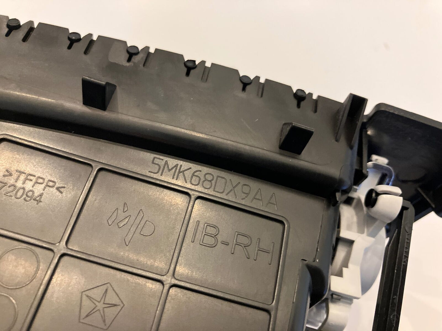 Air Vent, 2013-18 Ram 1500 2500 3500 19+ Classic Right Side of Radio 5MK68DX9AA