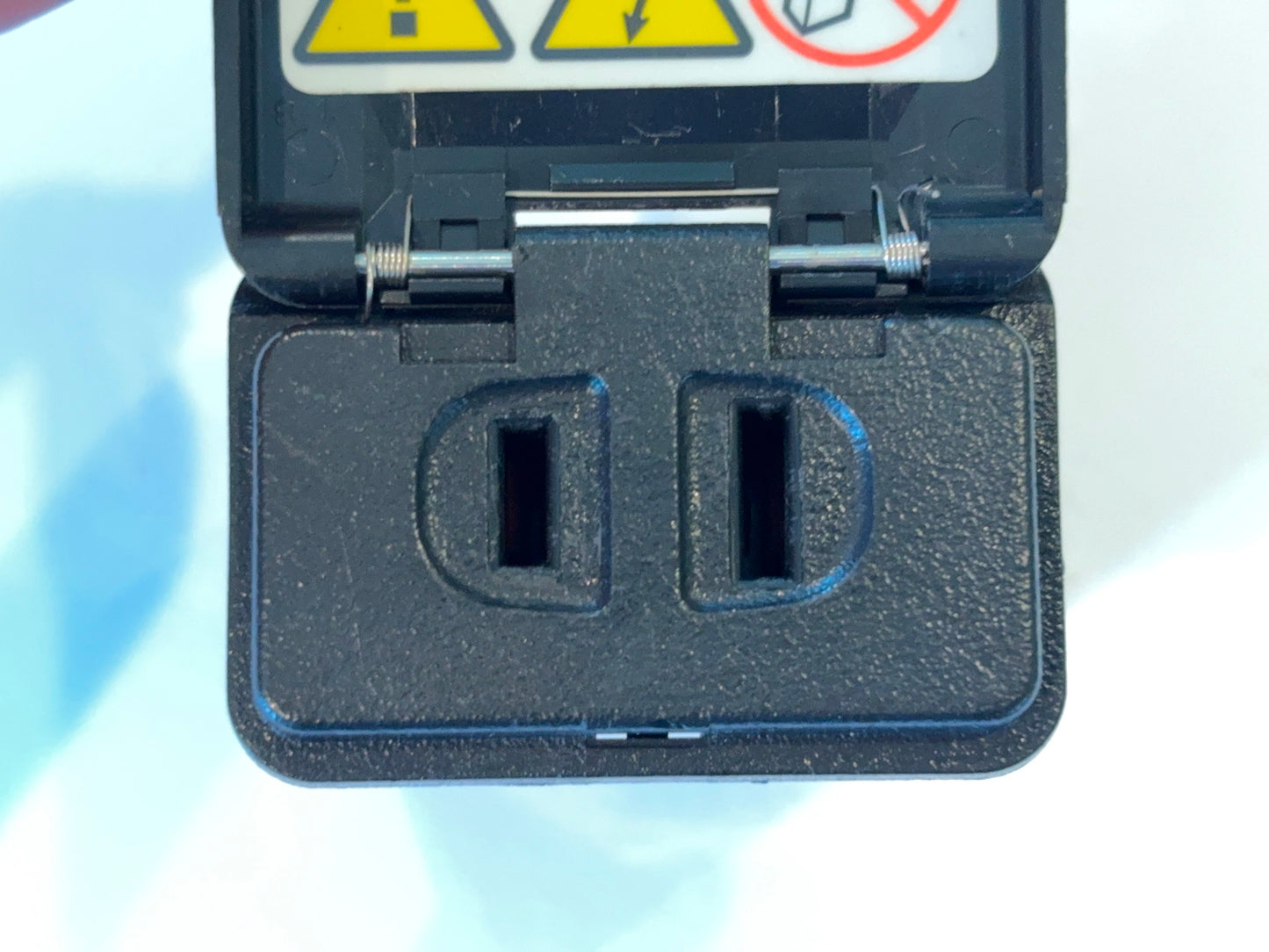 Power Inverter Plug 2009-2012 Ram 1500 2010-2012 Ram 2500 3500 05082095AB