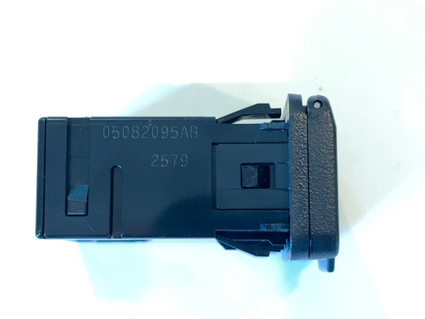 Power Inverter Plug 2009-2012 Ram 1500 2010-2012 Ram 2500 3500 05082095AB