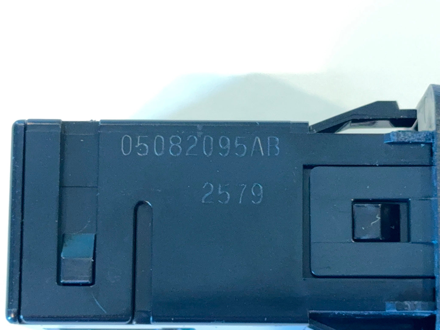 Power Inverter Plug 2009-2012 Ram 1500 2010-2012 Ram 2500 3500 05082095AB