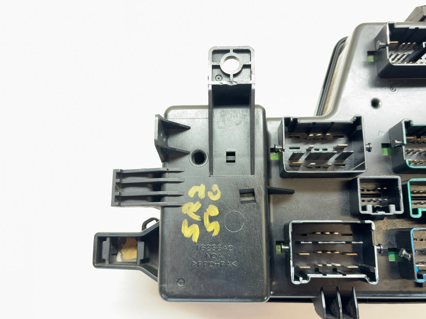 Engine Fuse Box 2004-2005 Ram 2500 3500, 5026036AC, 5.9L Cummins