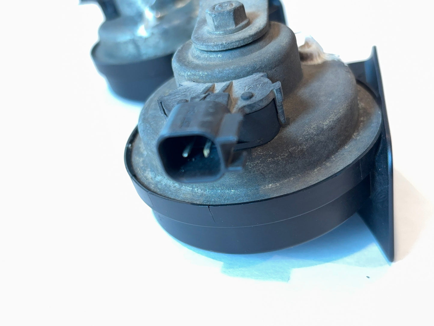 Dual Horn and Bracket Assembly, 2010-2012 Ram 2500 3500 Diesel 5026963AB