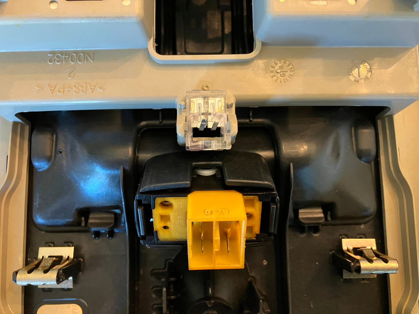 2010 Dodge 1500 Overhead Console with Rear Window Switch 56046062AC