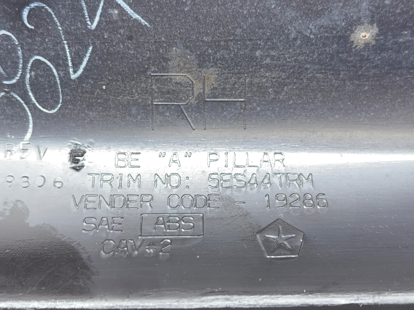 RH A Pillar 1998-01 Dodge Ram 1500 1998-02 Ram 2500 3500 Agate w/out Tweeter