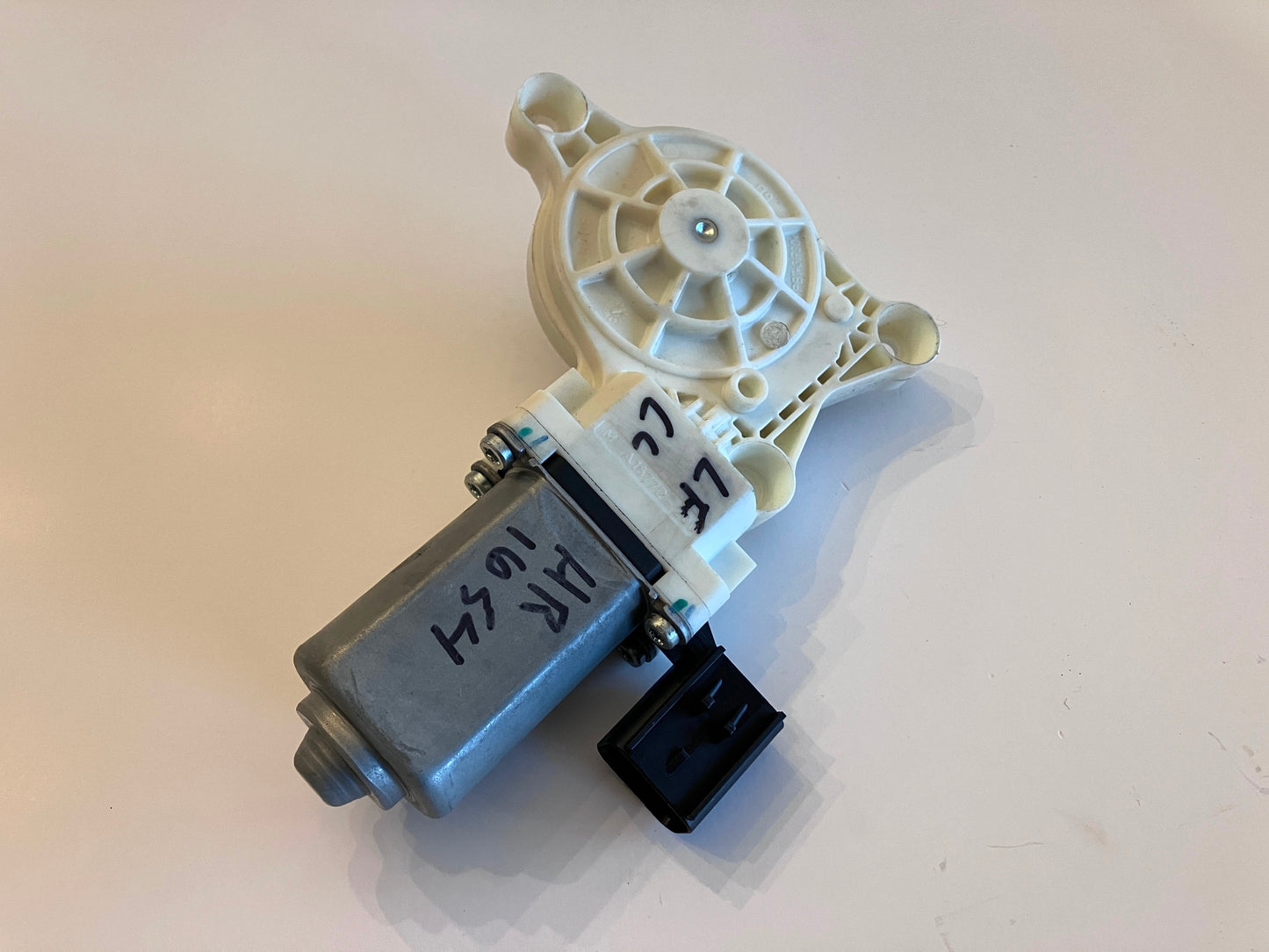 Left Front Window Motor, 2010-18 Dodge Ram 1500 2500 3500 Driver OEM 68044805AA