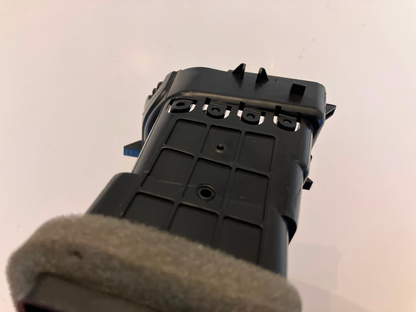 Air Vent, 2013-18 Ram 1500 2500 3500 19+ Classic Right Side of Radio 5MK68DX9AA
