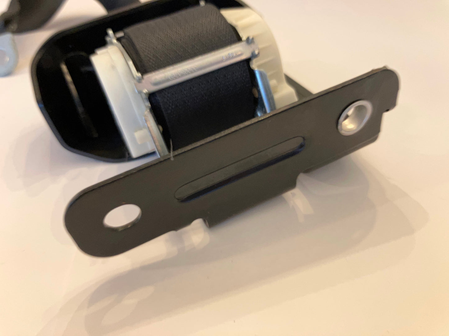 2013-18 Dodge Ram Rear Center Seat Belt Retractor 5KQ121X9AC Fits 1500 2500 3500