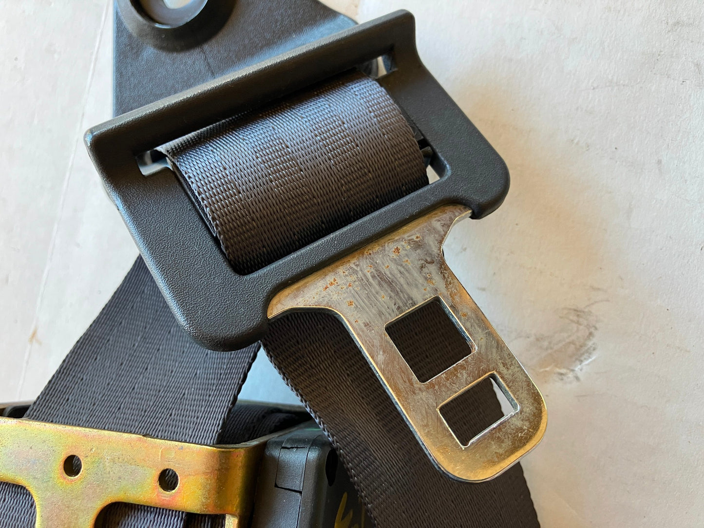 Left Rear Seat Belt Retractor LH 1997 Dodge Ram 1500 2500 3500 Extended Club