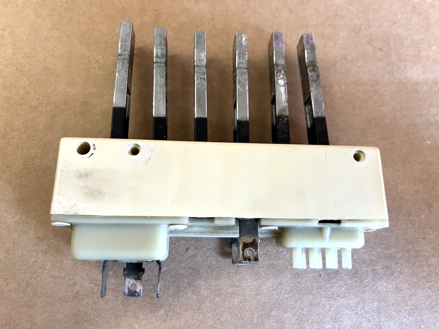 1981-93 Dodge Pickup HVAC vacuum control.