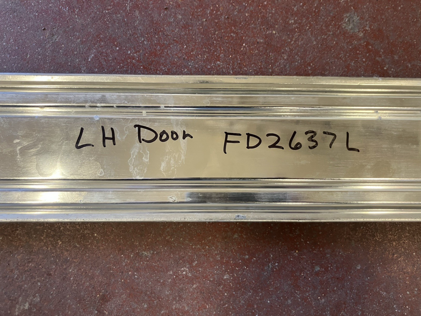 Left-hand Door Molding Fitting 1981-90 Dodge Pickups and Ramchargers
