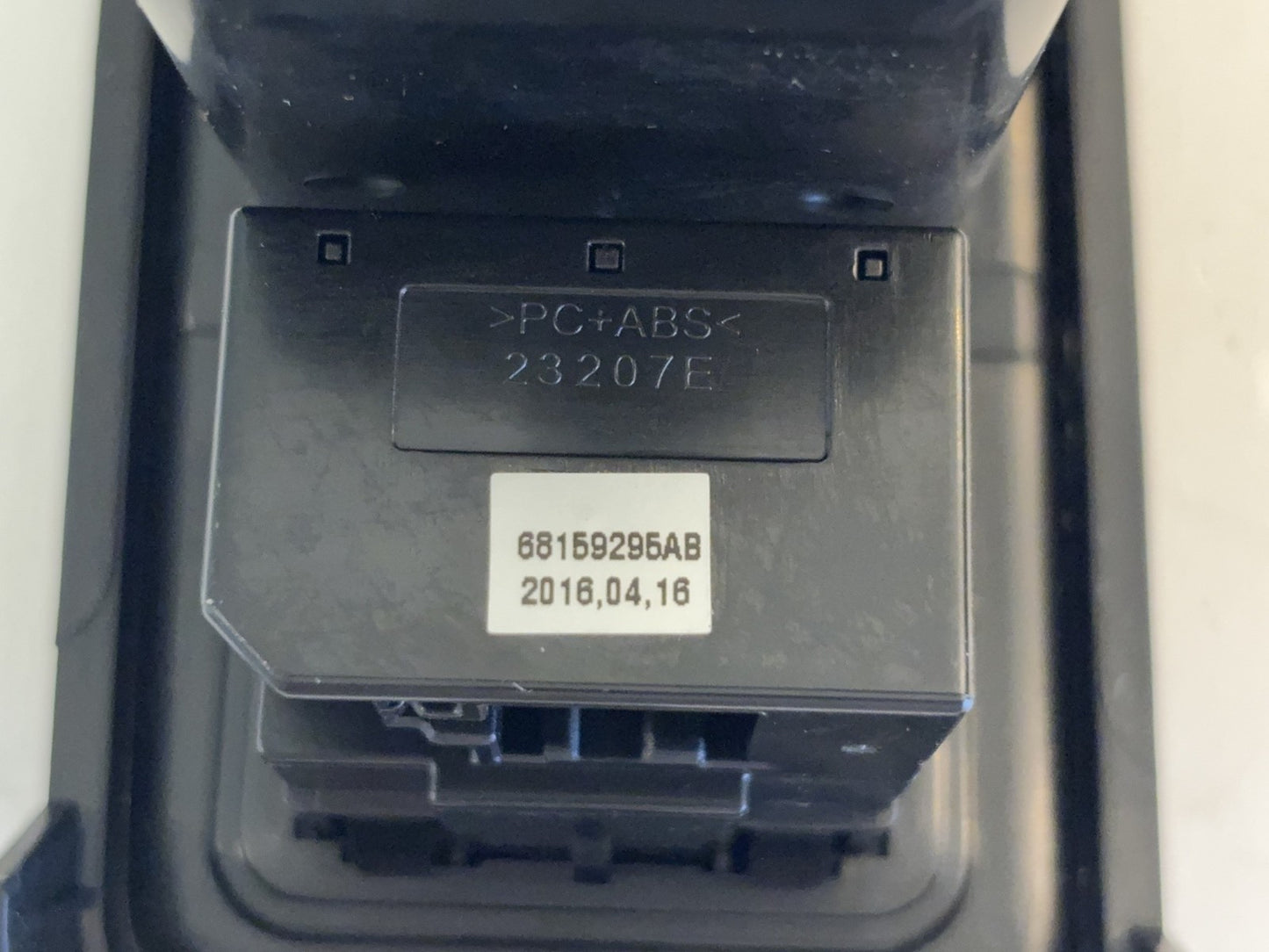 Dash Power Inverter, 2013-2016 Ram 1500 2500 3500 68159295AB 1WP34DX9AA Used OEM