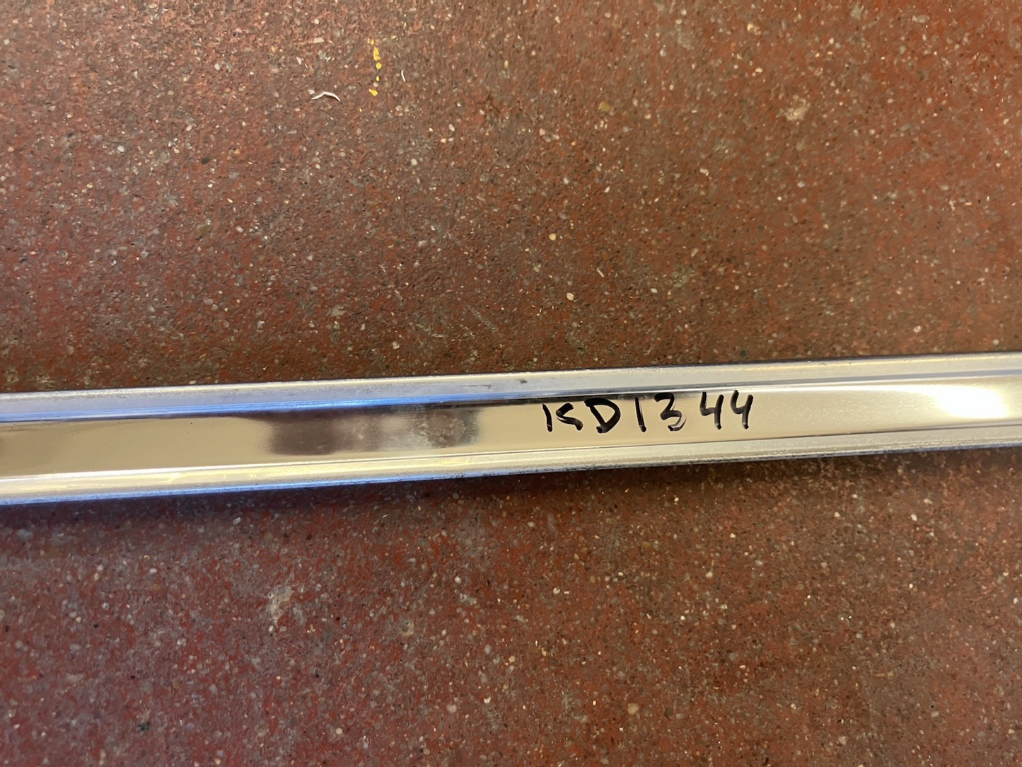 Left-hand Upper Door Moldings Fitting 1988-90 Dodge Pickups and Ramchargers