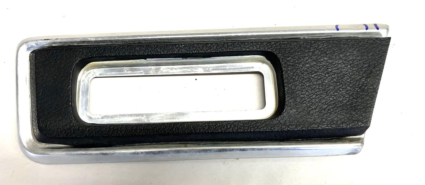 Left Front Fender Marker Lamp Molding 1981-1990 Dodge Ram 150 250 350 Ramcharger