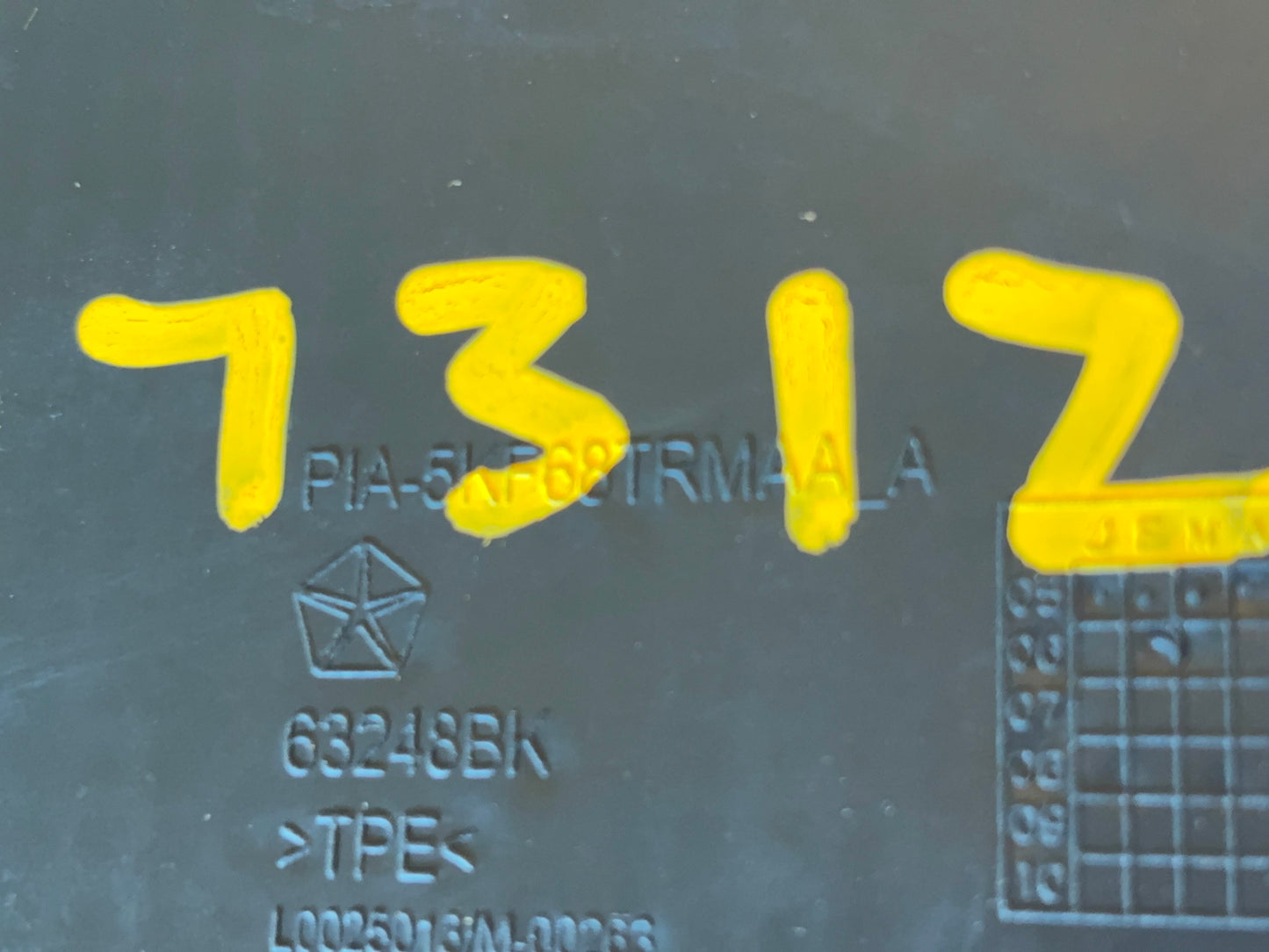 Radio Bezel Upper Cubby Mat 2006-2008 Ram 1500 2500 3500 5KF68TRMAA Under Radio