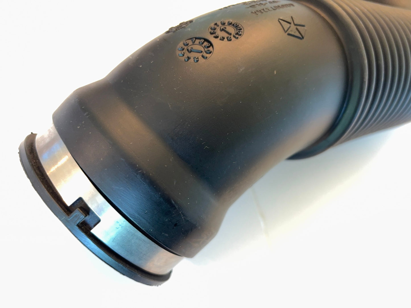 Clean Air Intake Duct and Sensor 2013-18 Ram 1500 2500 3500 5.7L Hemi 68090732AA