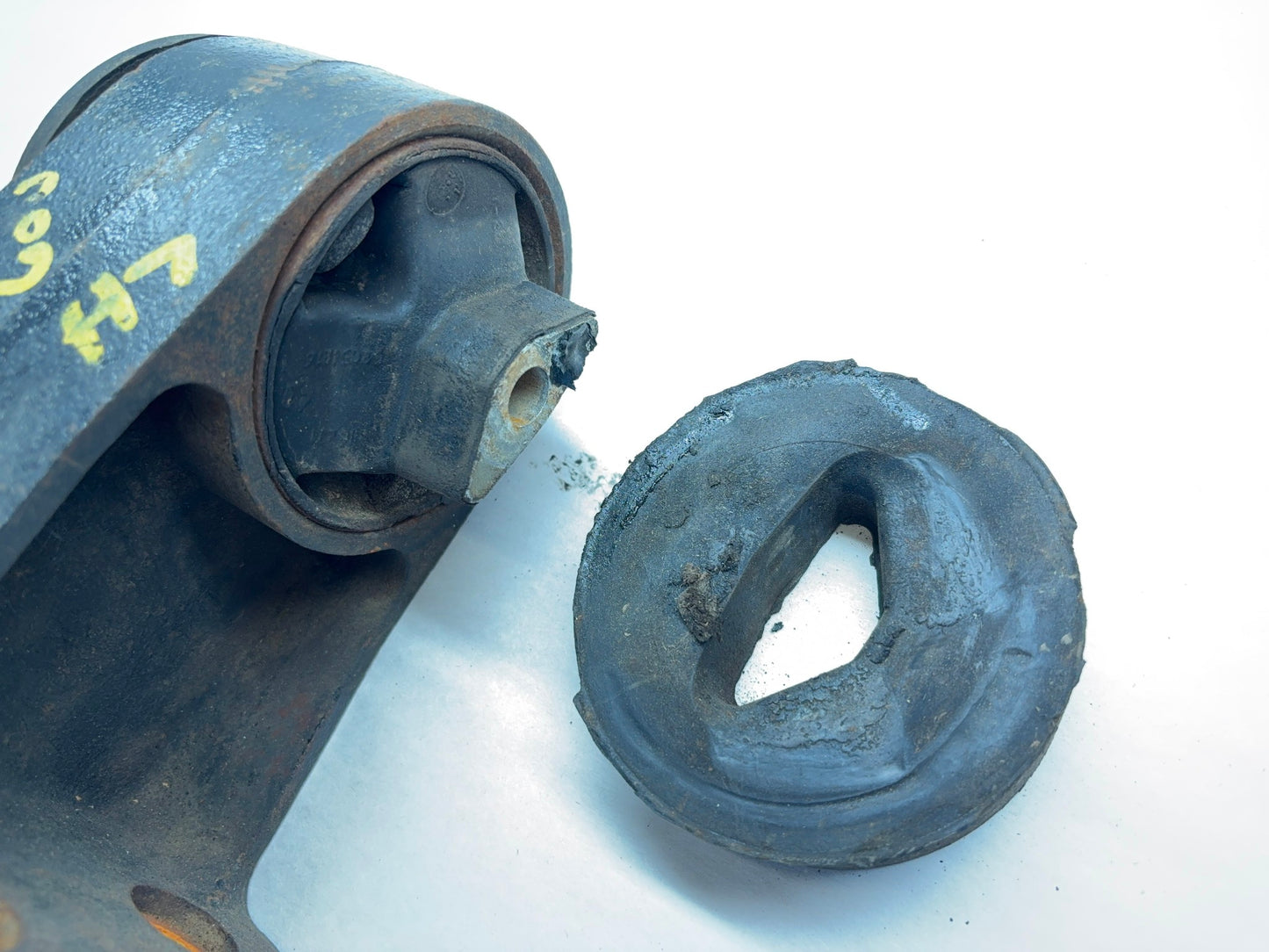 Driver Side Motor Mount, 1998-2002 Ram 2500 3500 24v Cummins Diesel 52022011