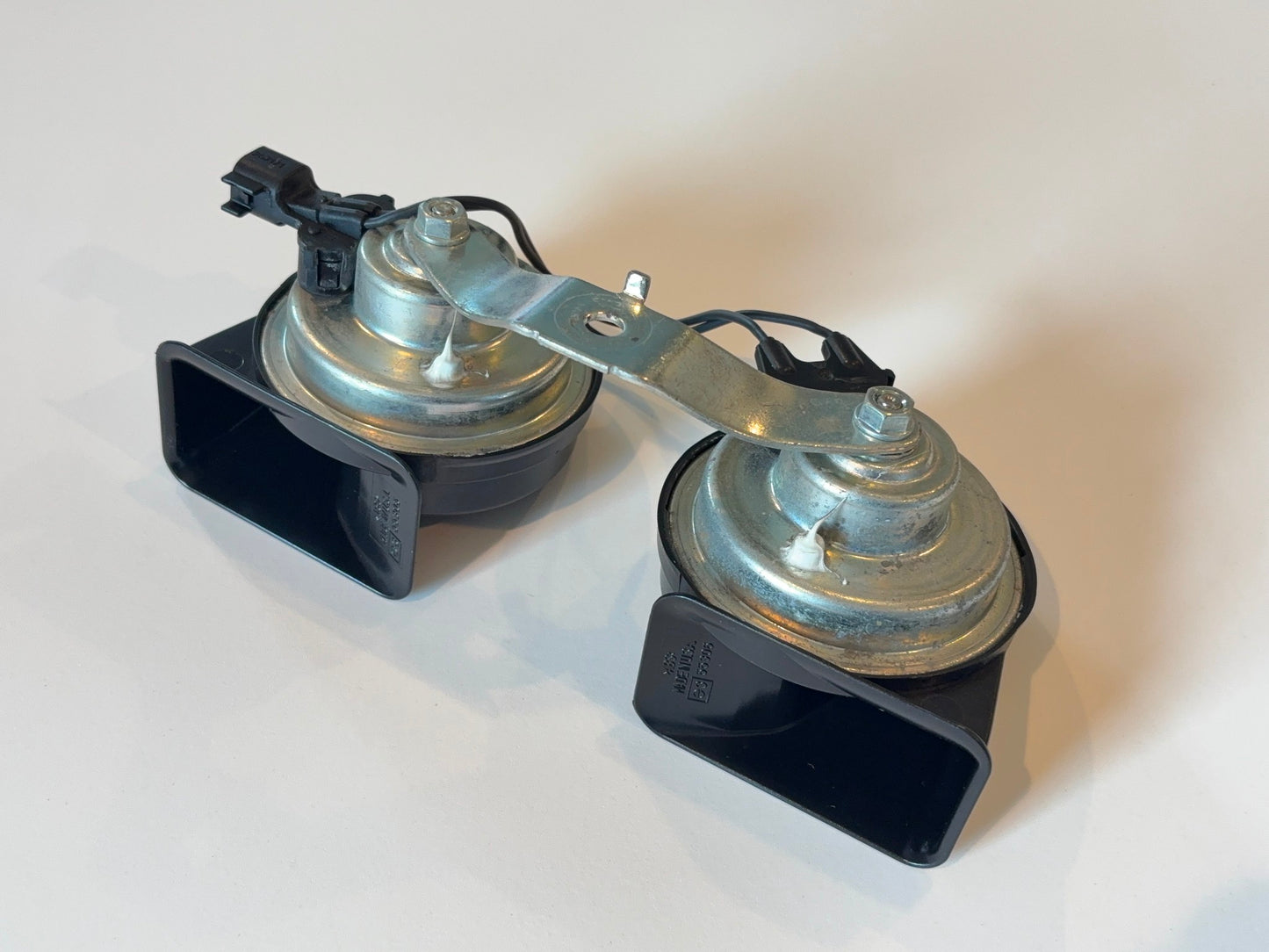 Dual Horn with Bracket High Low Horn Set, 2014-2016 Ram 1500 2500 3500 68229241AA
