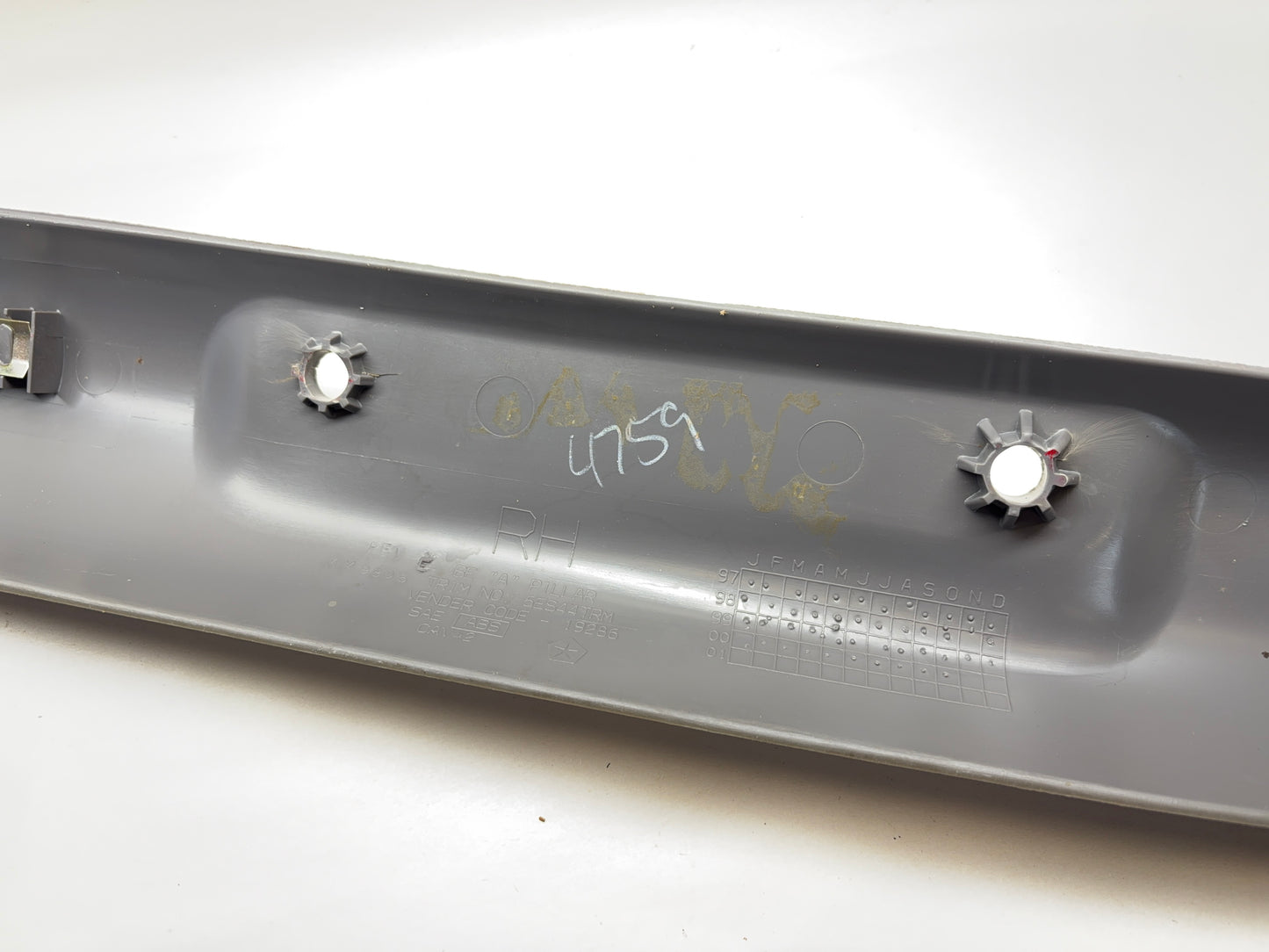 A Pillar Pair 1998-01 Dodge Ram 1500 1998-02 Ram 2500 3500 Mist Gray w/out Tweeter