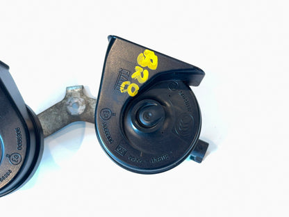 Dual Horn and Bracket Assembly, 2010-2012 Ram 2500 3500 Diesel 5026963AB