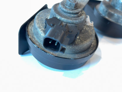 Dual Horn and Bracket Assembly, 2010-2012 Ram 2500 3500 Diesel 5026963AB