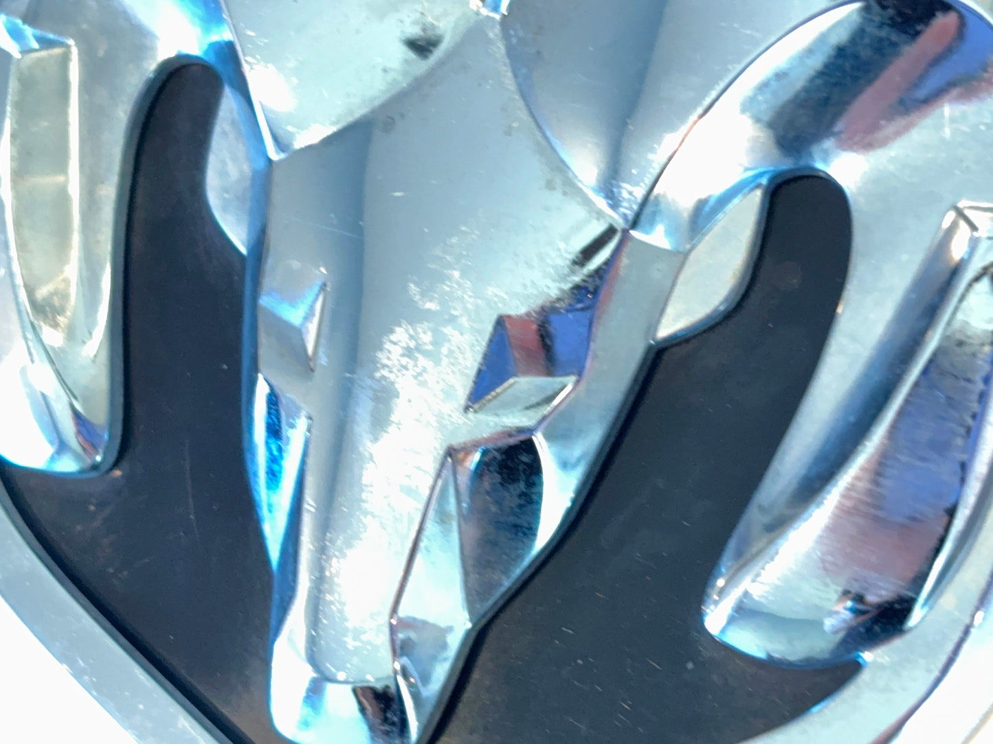 Ram Head Tailgate Emblem 2006 2007 2008 Ram 1500 2500 3500 55077718AA *Scuffed*