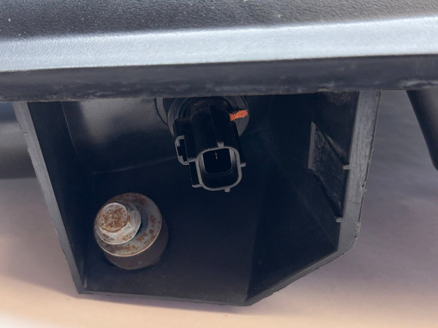 5.7L Hemi Throttle Body Resonator Fits 2003-08 Ram 1500 03-09 2500 3500 53032463