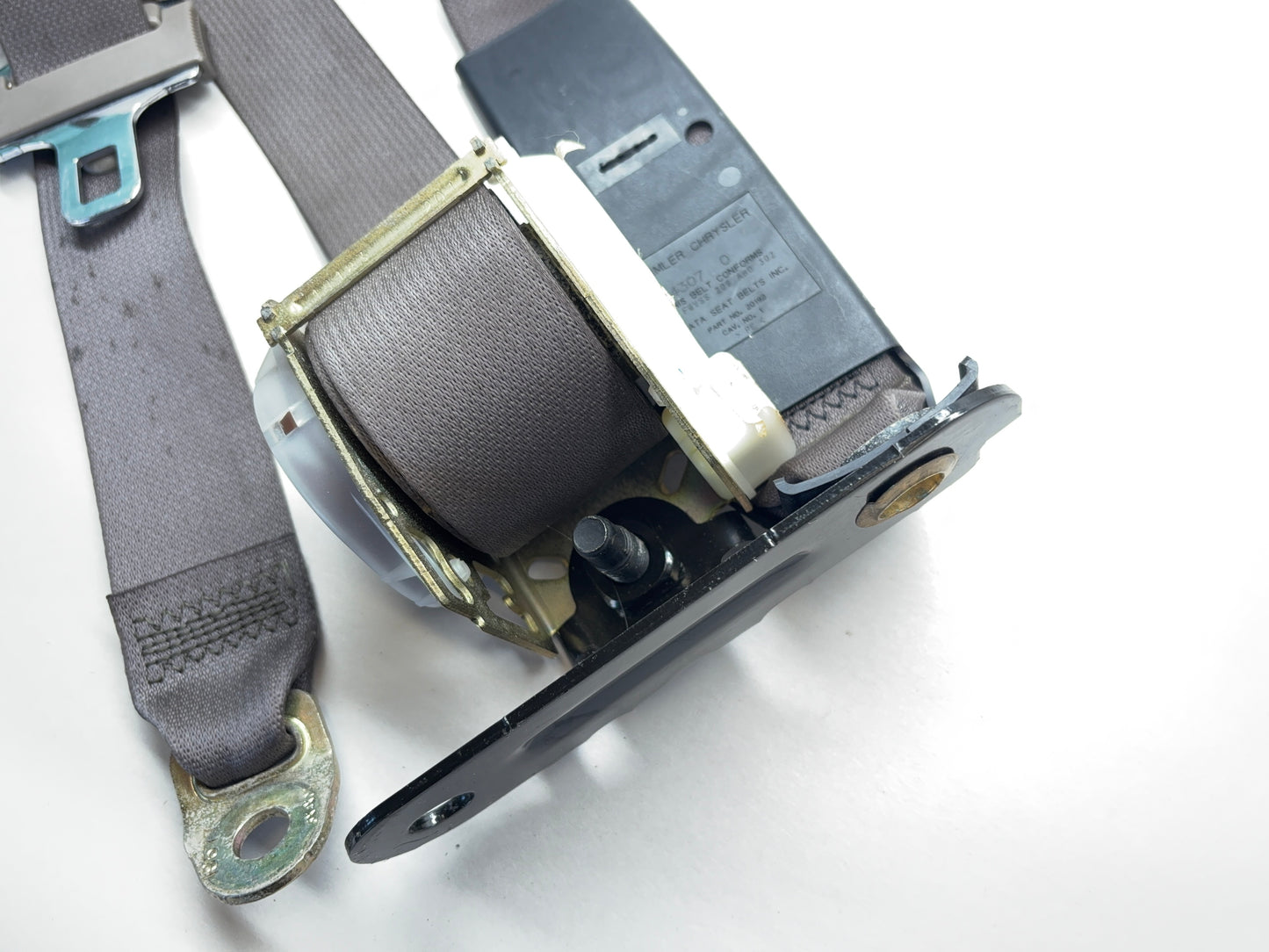 Rear Center Retractor 2002-05 Ram 1500 2003-05 Ram 2500 3500 5GU501L8AG Taupe L5