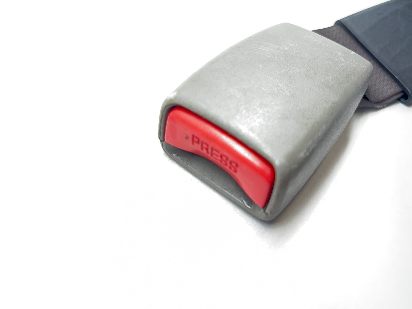 Rear Center Retractor 2002-05 Ram 1500 2003-05 Ram 2500 3500 5GU501L8AG Taupe L5