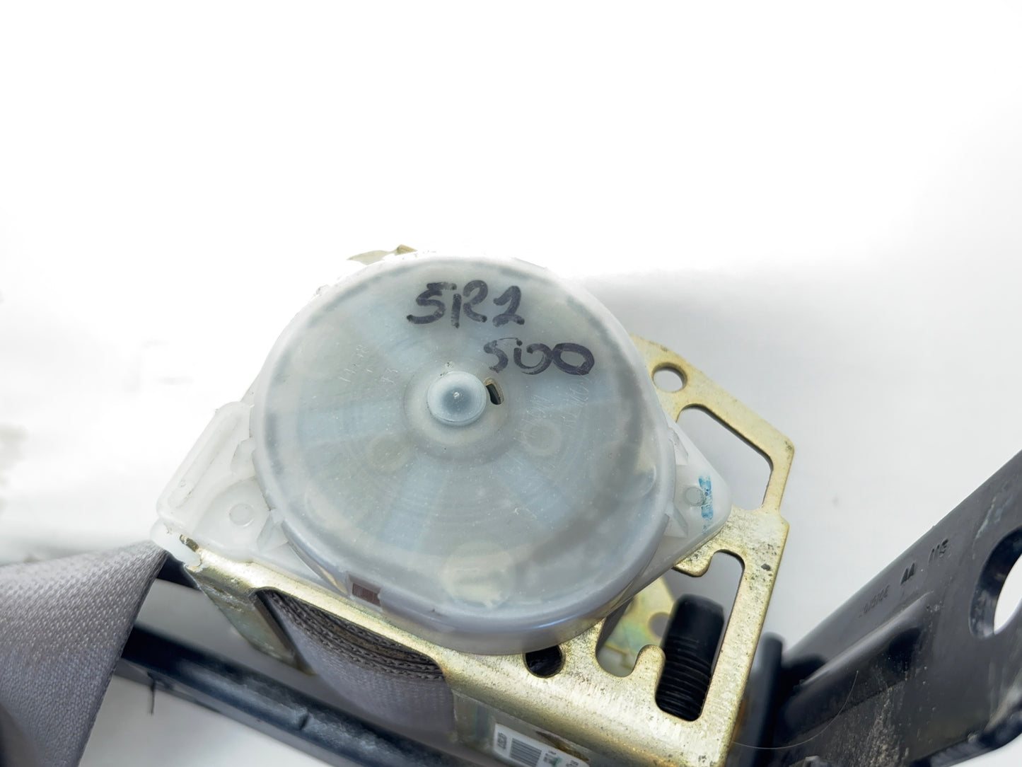 Rear Center Retractor 2002-05 Ram 1500 2003-05 Ram 2500 3500 5GU501L8AG Taupe L5