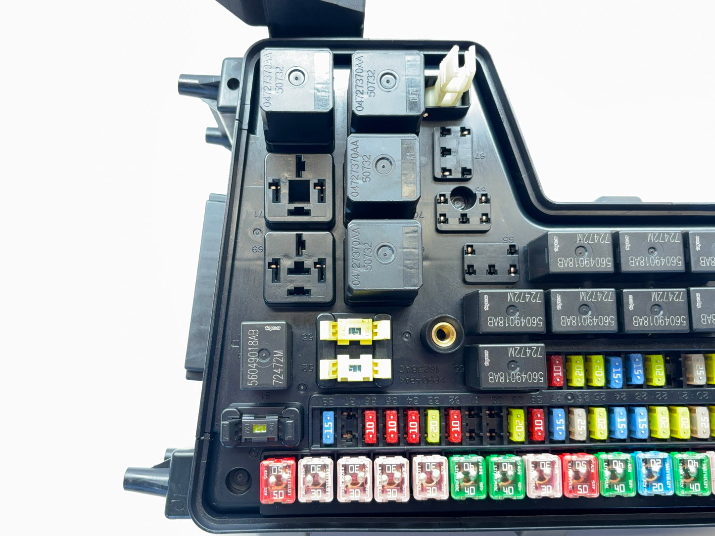 Engine Fuse Box Relay 2005 Ram 1500 04-05 Ram 2500 3500 05026034AA *Broken Mount