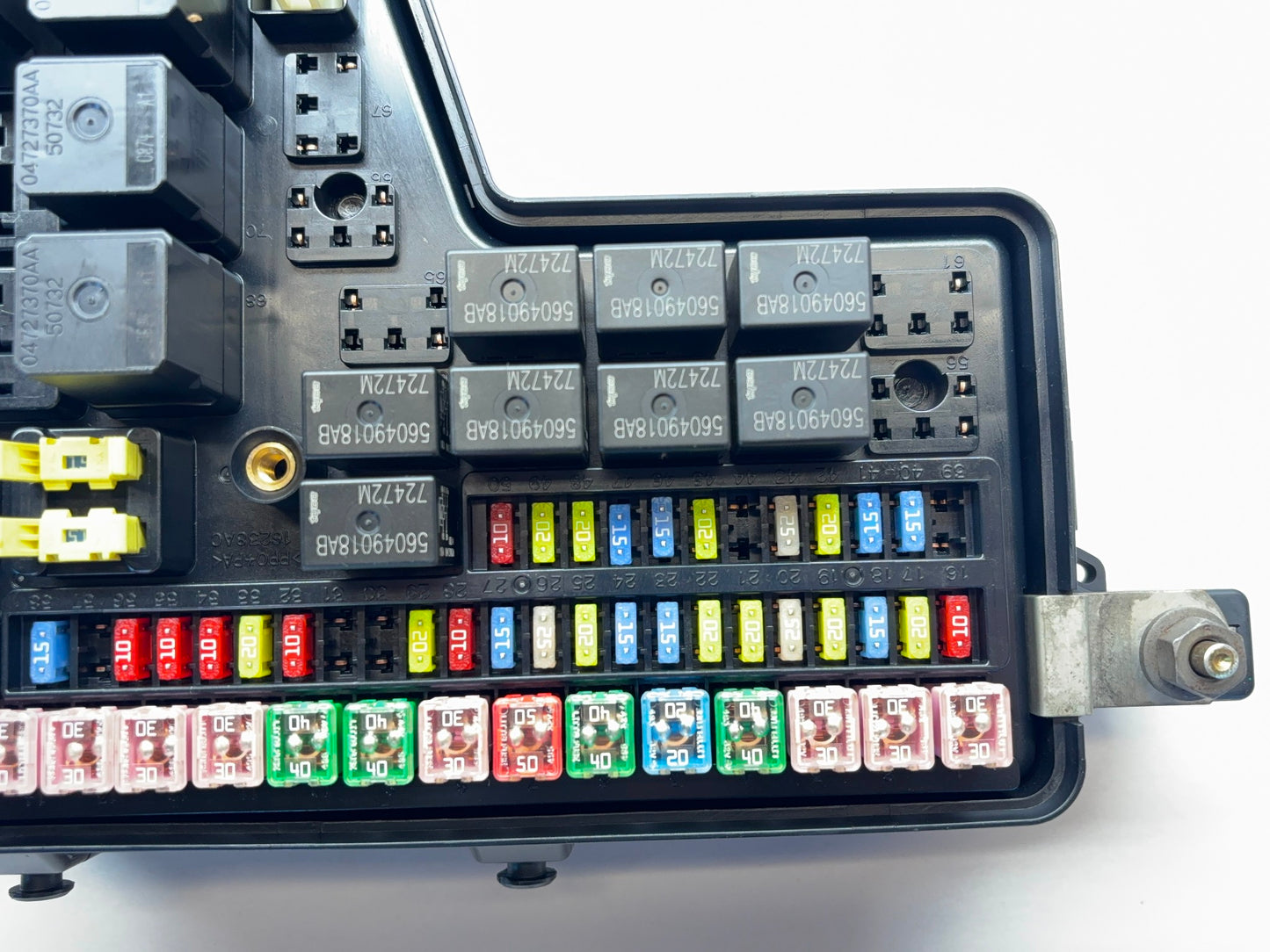 Engine Fuse Box Relay 2005 Ram 1500 04-05 Ram 2500 3500 05026034AA *Broken Mount