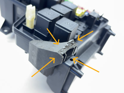 Engine Fuse Box Relay 2005 Ram 1500 04-05 Ram 2500 3500 05026034AA *Broken Mount