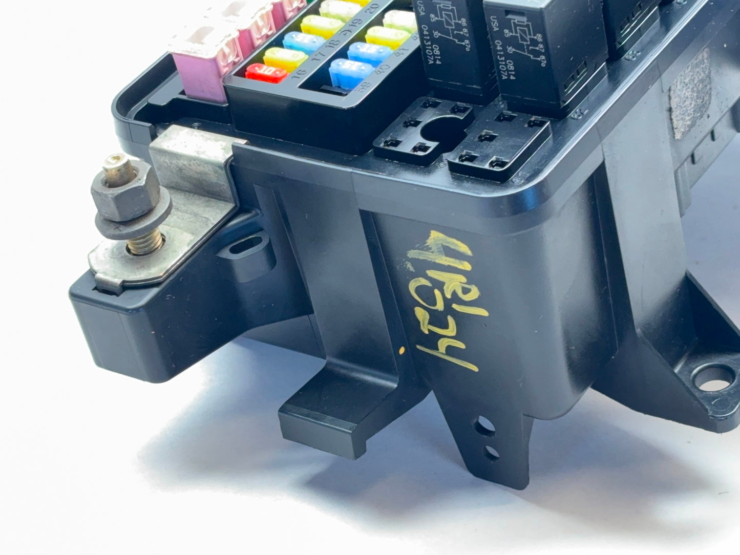 Engine Fuse Box Relay 2005 Ram 1500 04-05 Ram 2500 3500 05026034AA *Broken Mount