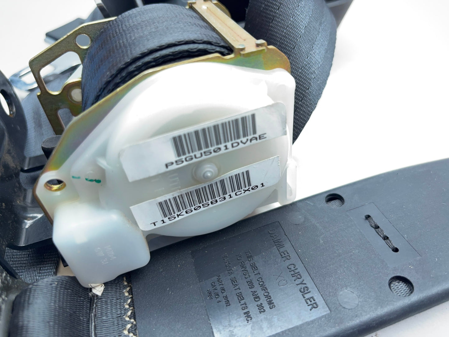 Rear Center Retractor 2002-05 Ram 1500 2003-05 Ram 2500 3500 5GU501DVAE Slate DV