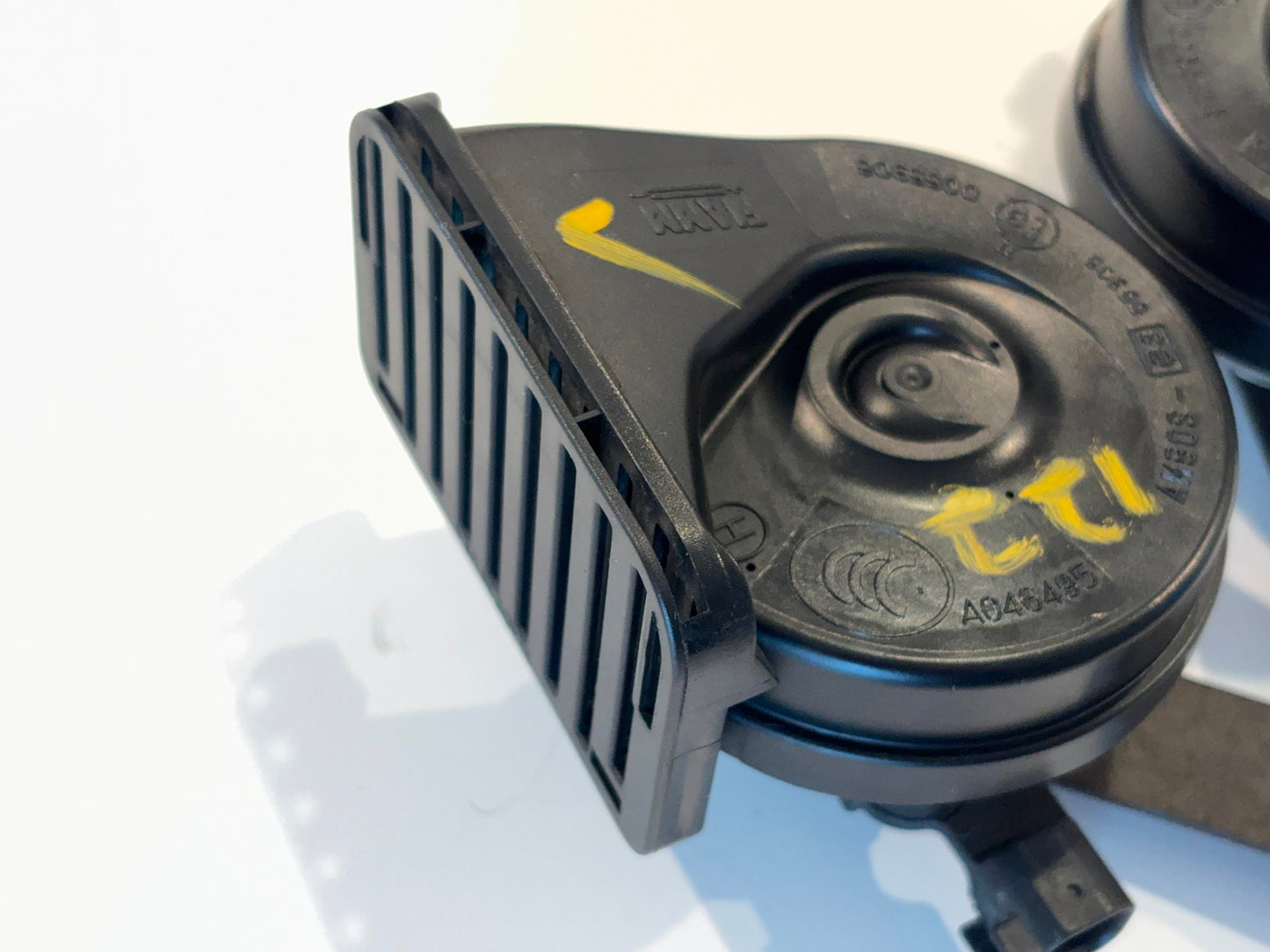 Dual Horn and Bracket Assembly, 2010-2012 Ram 1500 2500 3500 Gas Eng 5026992AB