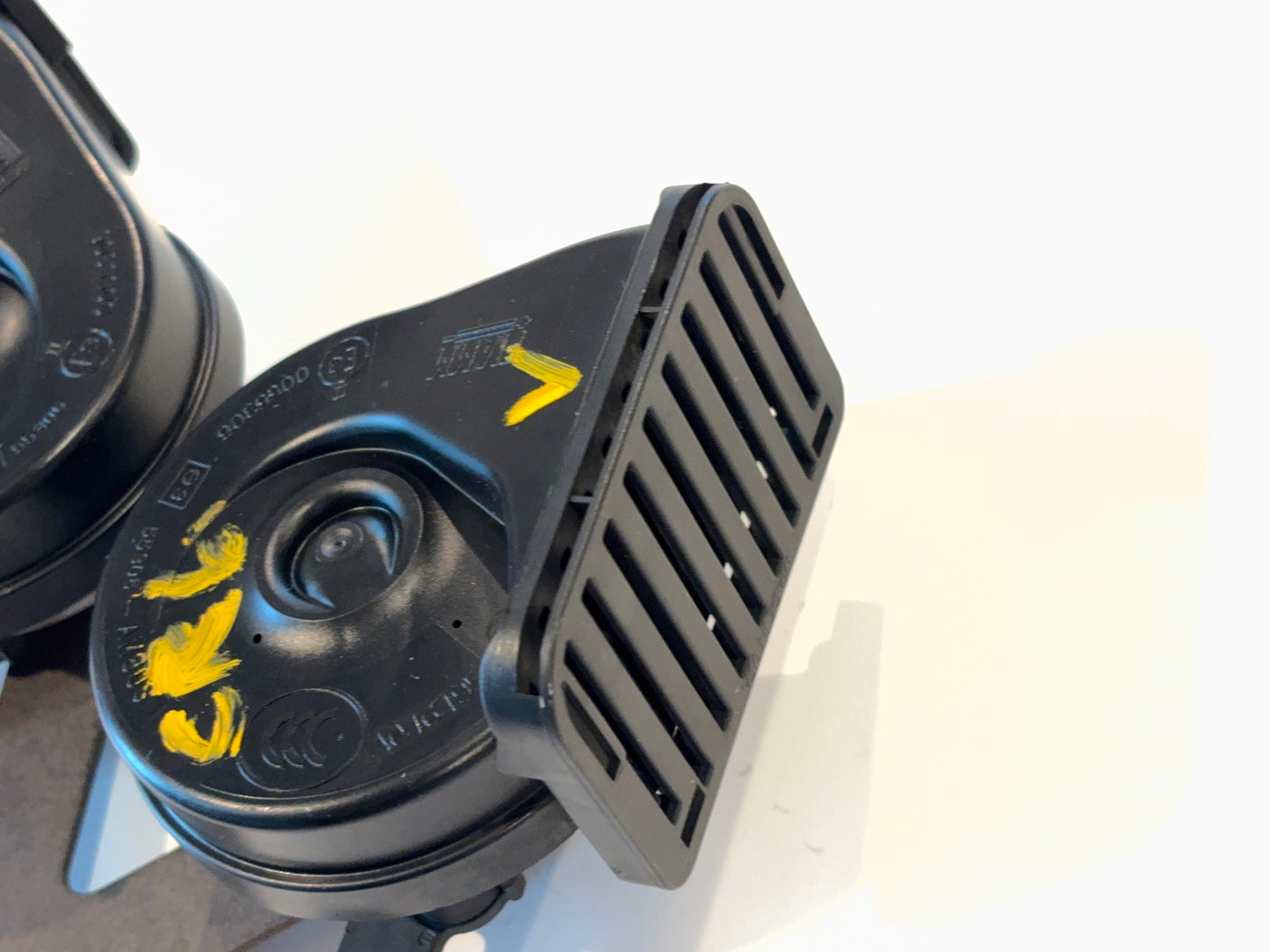 Dual Horn and Bracket Assembly, 2010-2012 Ram 1500 2500 3500 Gas Eng 5026992AB