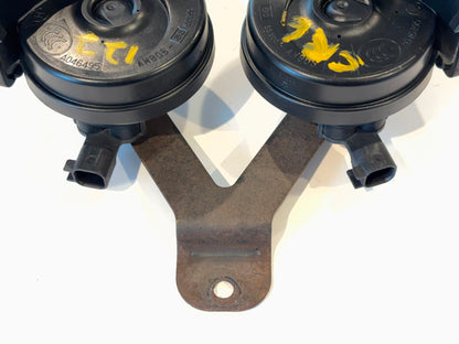 Dual Horn and Bracket Assembly, 2010-2012 Ram 1500 2500 3500 Gas Eng 5026992AB