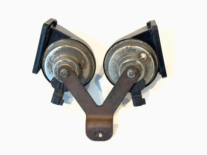 Dual Horn and Bracket Assembly, 2010-2012 Ram 1500 2500 3500 Gas Eng 5026992AB