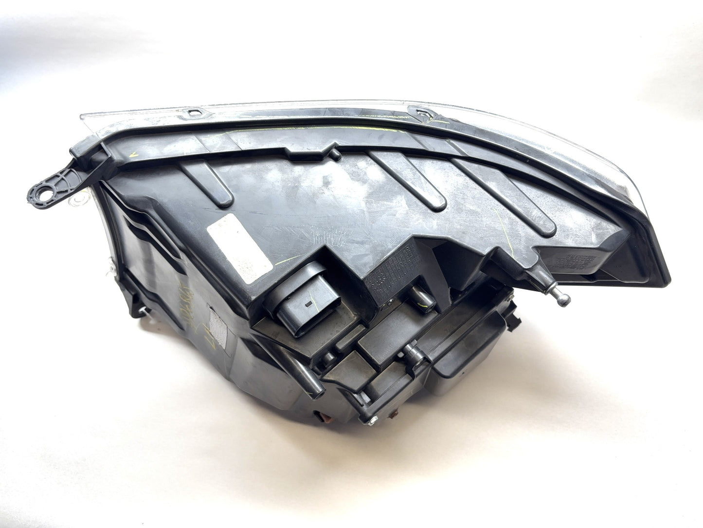 Driver Side Projector Headlight 2013-2018 Ram 1500 2500 3500 Laramie 68274983AA