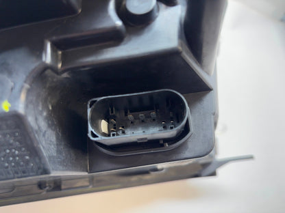 Driver Side Projector Headlight 2013-2018 Ram 1500 2500 3500 Laramie 68274983AA