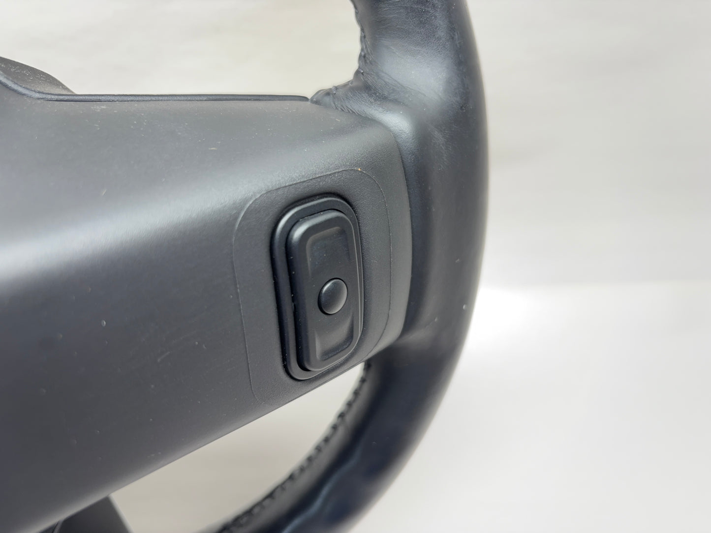 Heated Leather Steering Wheel Ram 1500 2500 3500 13-18 Black 1XC20DX9 *Very Worn