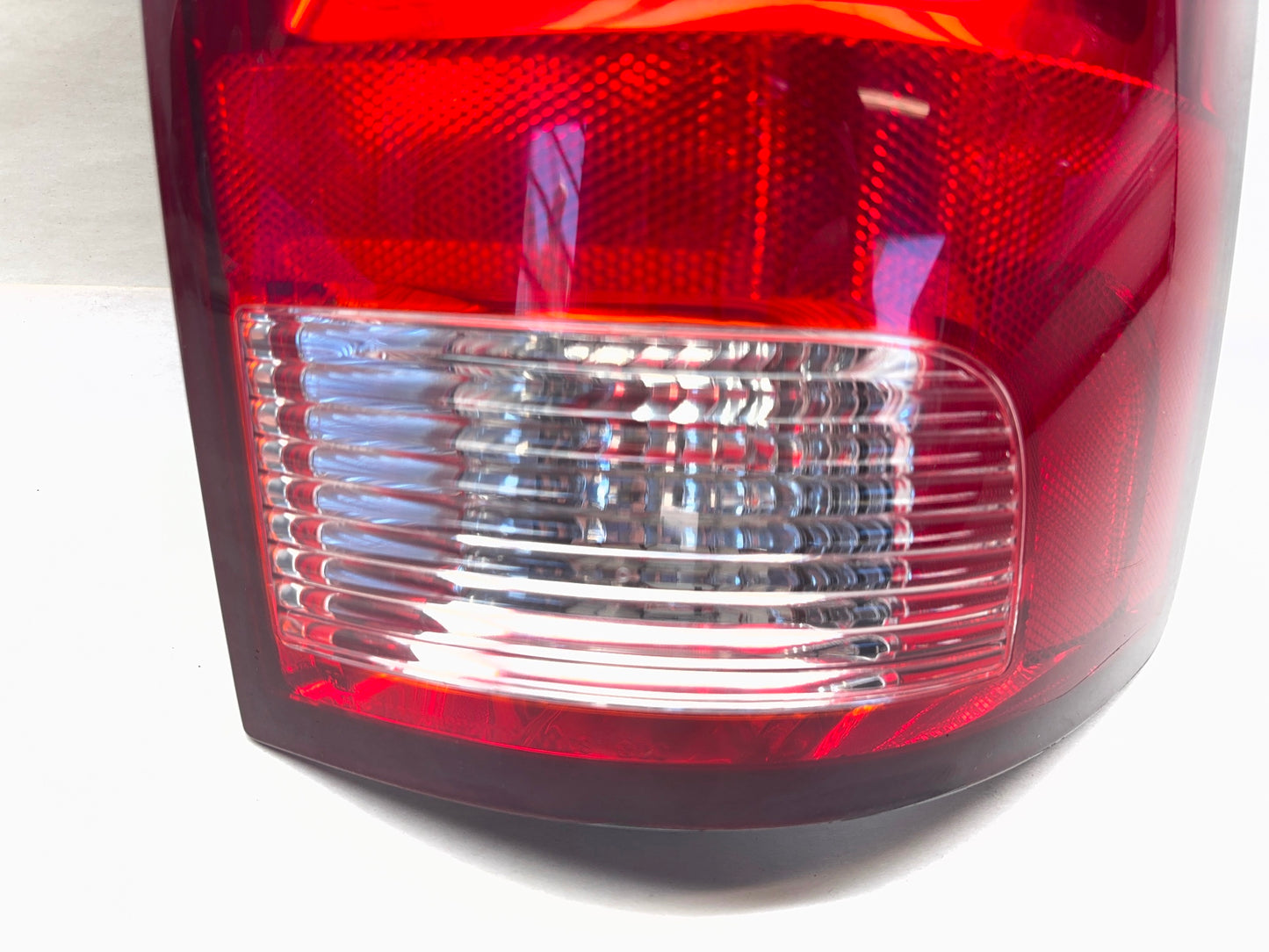 Passenger RH Taillight 2009-10 Ram 1500 10-18 2500 3500 Incandescent 55277414AA