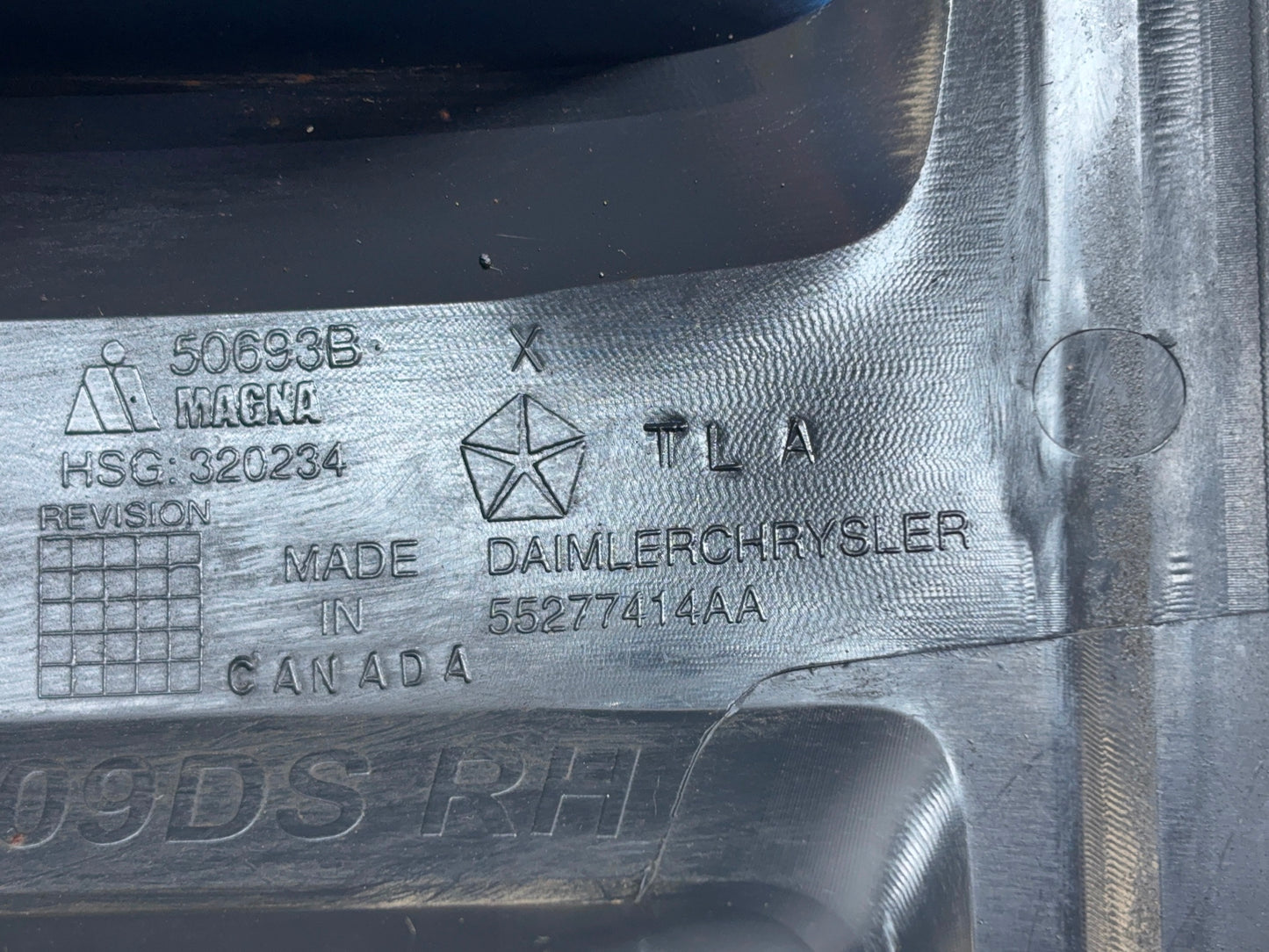 Passenger RH Taillight 2009-10 Ram 1500 10-18 2500 3500 Incandescent 55277414AA