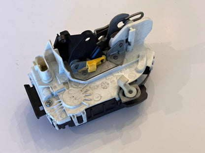 2009-18 Ram 1500 10-18 2500 3500 Rear Passenger RH Door Latch Lock 4589650 Used