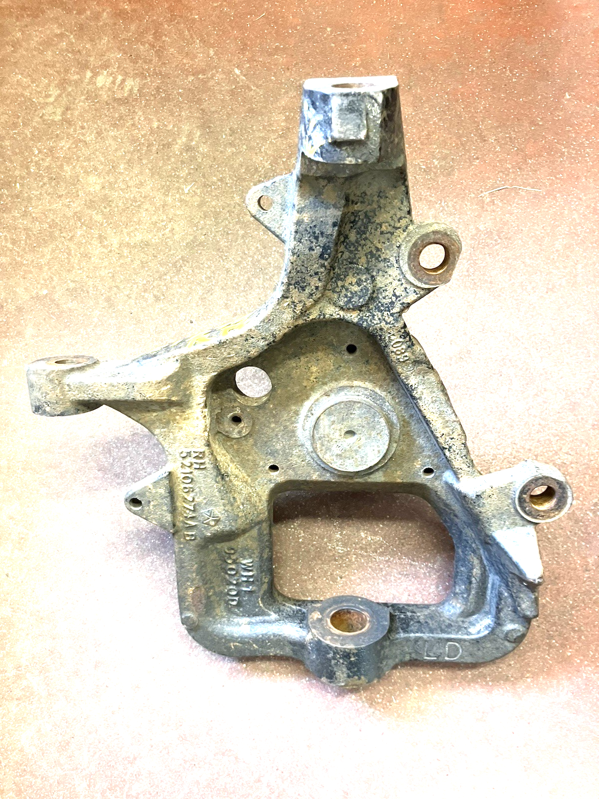 RH 4X2 Spindle Steering Knuckle 2000-01 Ram 1500 P/N 52106424AB