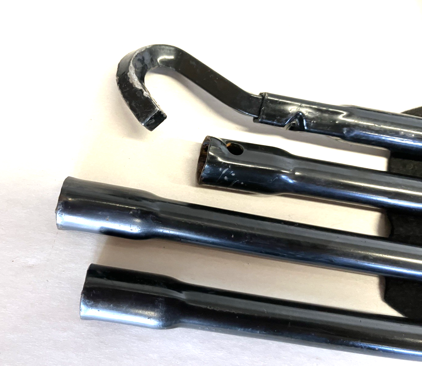 Tools for Scissors Jack on 2002-18 Dodge Ram 1500 Pickups.
