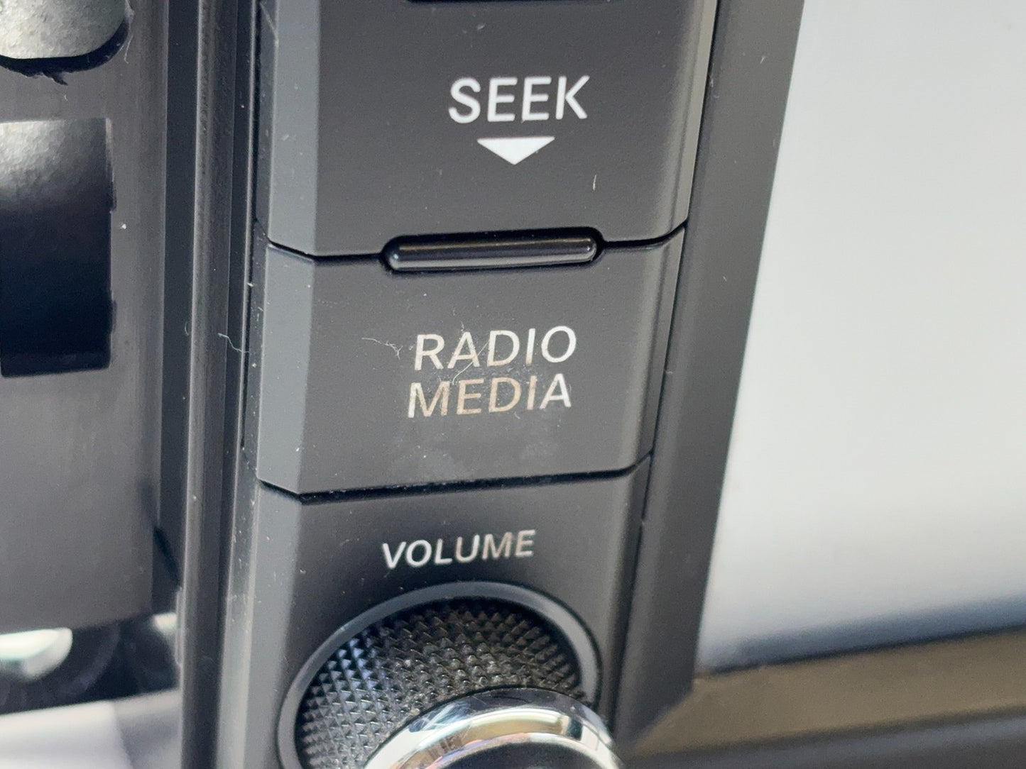 2010 Dodge Ram Radio CD/DVD/MP3/HDD Sat ID=REN fits 1500 2500 3500 5064759AD