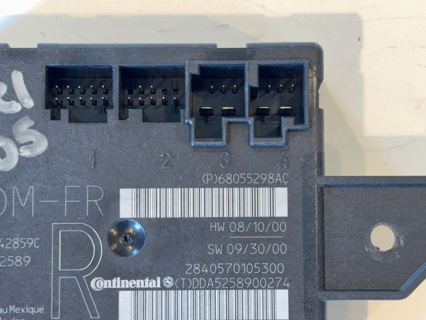 2010 Dodge Ram 1500 Passenger Right Side Door Control Module 68055298AC